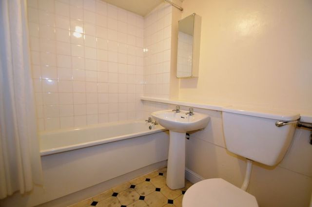  Image of 2 Bedroom Flat  For Sale at 41 Berryfields Road  Sutton Coldfield, B76 2UX