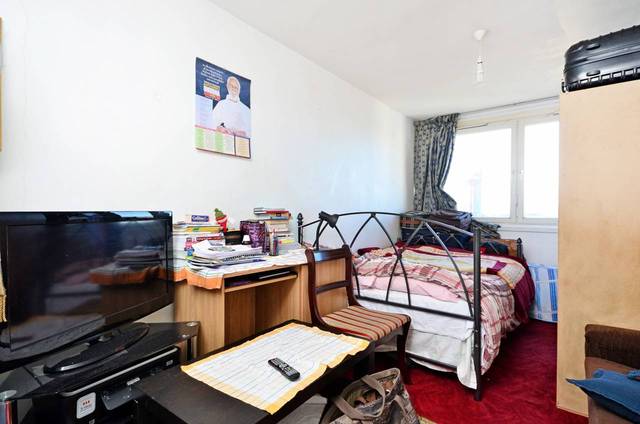 Image of 2 Bedroom Flat  For Sale at Bethune Road  Hackney, N16 5EA