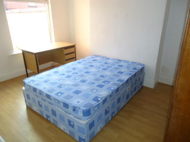  Image of 4 Bedroom Terraced  To Rent at Wavertree  Liverpool, L15 9HF