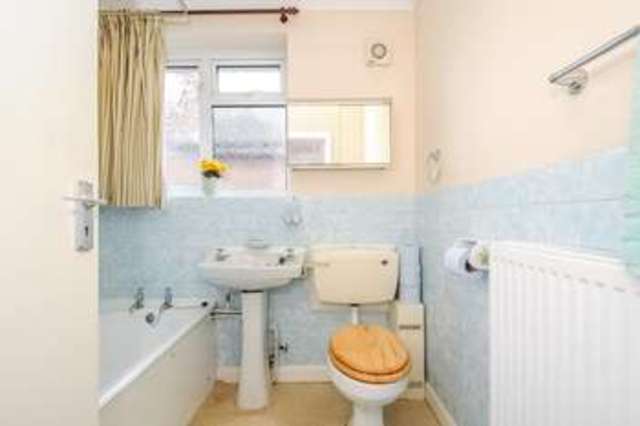  Image of 3 Bedroom Detached  For Sale at West End Woking West End, GU24 9QB