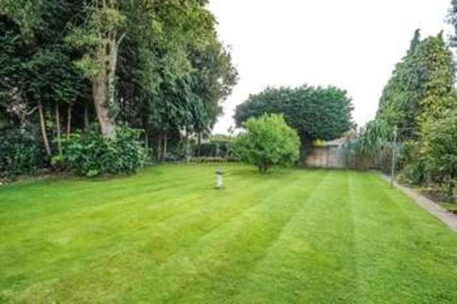  Image of 3 Bedroom Detached  For Sale at West End Woking West End, GU24 9QB