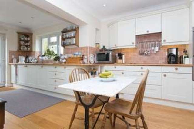  Image of 3 Bedroom Detached  For Sale at Birch Tree Drive  Emsworth, PO10 7RY