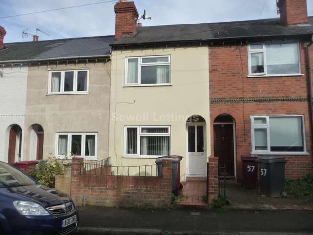  Image of 4 Bedroom Detached  To Rent at Blenheim Gardens  Reading, RG1 5QG