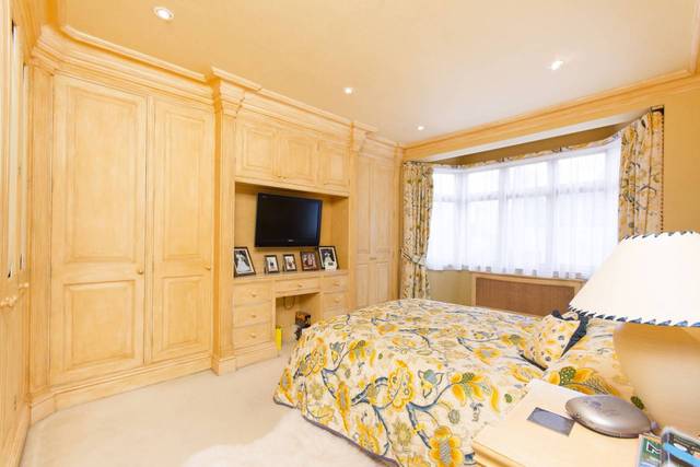  Image of 5 Bedroom Detached  For Sale at Blockley Road  North Wembley, HA0 3LU
