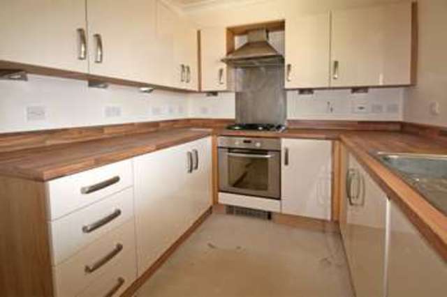 Image of 2 Bedroom Flat  For Sale at Boscombe Cliff Road  Bournemouth, BH5 1LA