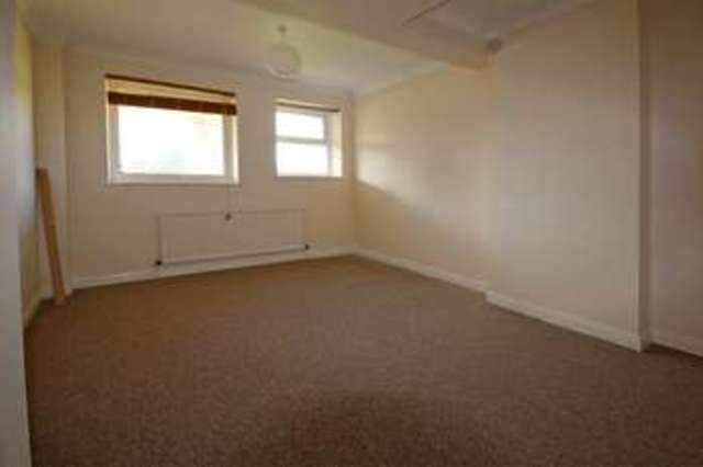  Image of 2 Bedroom Flat  For Sale at Boscombe Cliff Road  Bournemouth, BH5 1LA