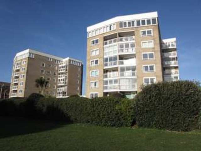  Image of 2 Bedroom Flat  For Sale at Boscombe Cliff Road  Bournemouth, BH5 1LA