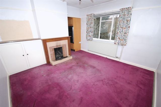  Image of 3 Bedroom Detached  For Sale at Bath Road  Frome, BA11 2HJ