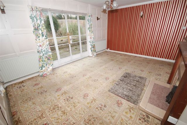  Image of 3 Bedroom Detached  For Sale at Bath Road  Frome, BA11 2HJ