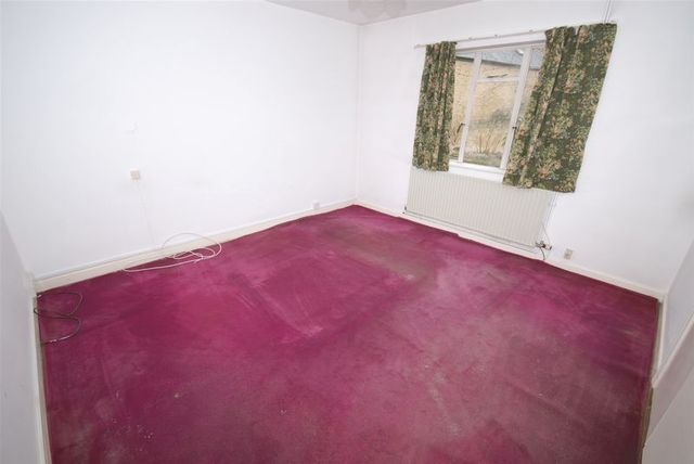  Image of 3 Bedroom Detached  For Sale at Bath Road  Frome, BA11 2HJ