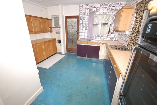  Image of 3 Bedroom Detached  For Sale at Bath Road  Frome, BA11 2HJ