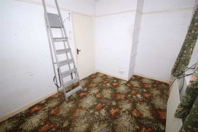  Image of 3 Bedroom Detached  For Sale at Bath Road  Frome, BA11 2HJ