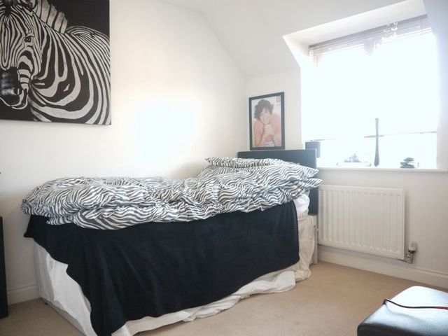  Image of 4 Bedroom Terraced  To Rent at Crestwood View  Eastleigh, SO50 4NF