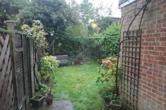  Image of 2 Bedroom Detached  To Rent at Sutton, SM2 6SE