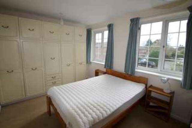  Image of 2 Bedroom Detached  To Rent at Sutton, SM2 6SE