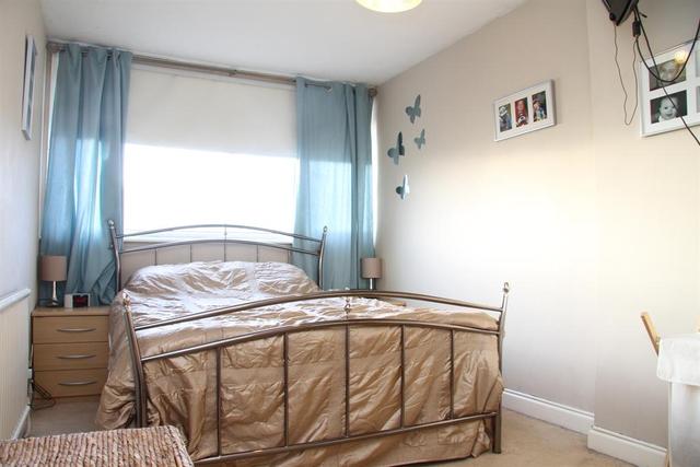  Image of 3 Bedroom Semi-Detached  For Sale at Yeadon Leeds Rawdon, LS19 7JH