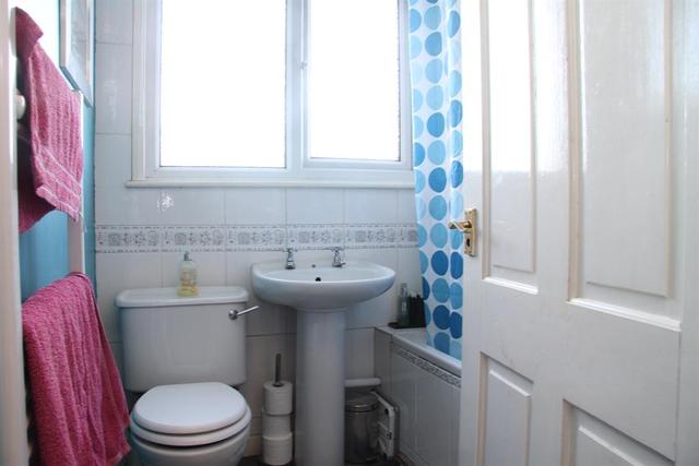  Image of 3 Bedroom Semi-Detached  For Sale at Yeadon Leeds Rawdon, LS19 7JH