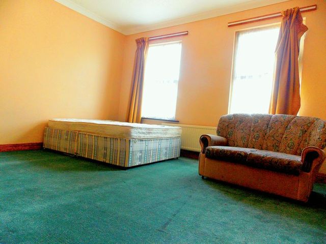  Image of 4 Bedroom Terraced  To Rent at Bridge Road  Uxbridge, UB8 2QW