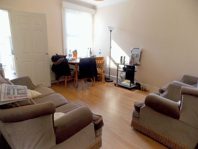  Image of 1 Bedroom Property  To Rent at Bridge Road  Uxbridge, UB8 2QN