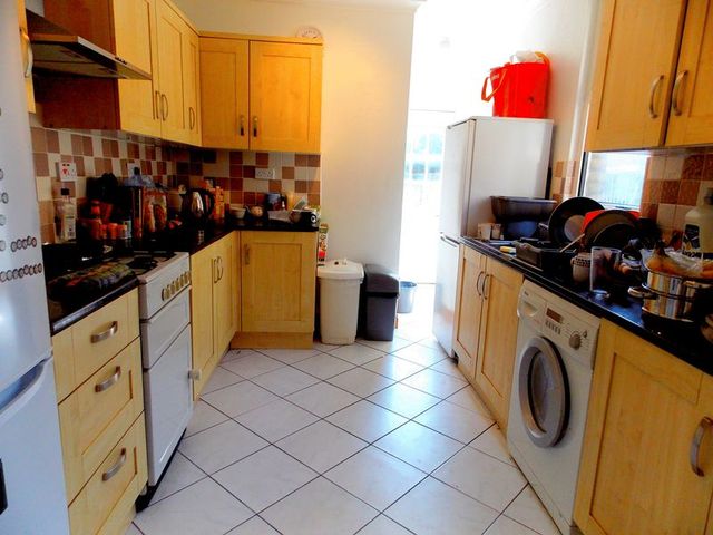  Image of 1 Bedroom Property  To Rent at Bridge Road  Uxbridge, UB8 2QN