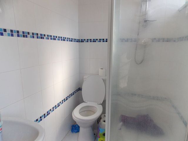  Image of 1 Bedroom Property  To Rent at Bridge Road  Uxbridge, UB8 2QN