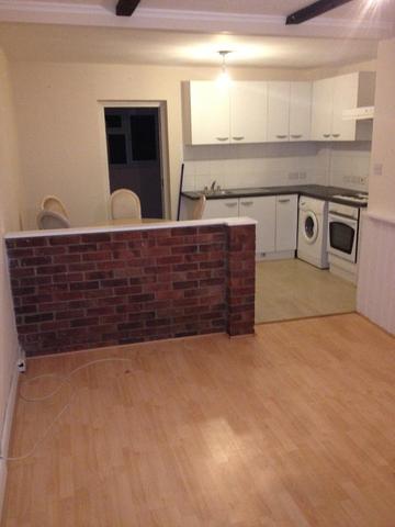  Image of 3 Bedroom Terraced  To Rent at Edmonton, N9 8PR