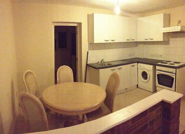  Image of 3 Bedroom Terraced  To Rent at Edmonton, N9 8PR