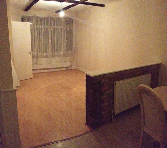  Image of 3 Bedroom Terraced  To Rent at Edmonton, N9 8PR