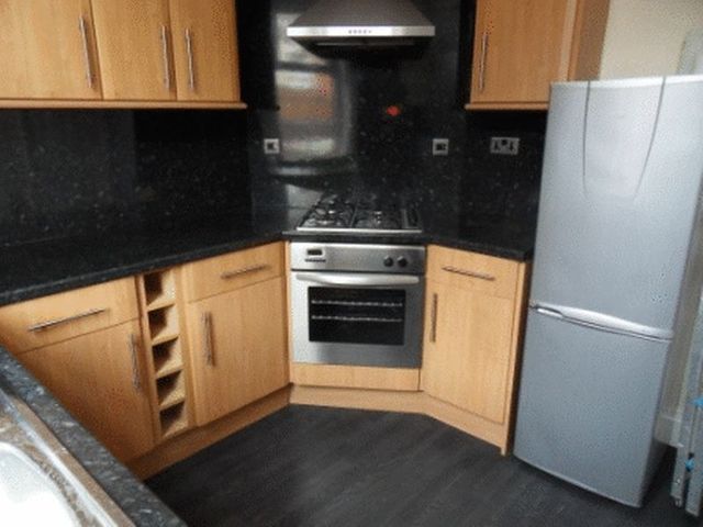  Image of 2 Bedroom Terraced  To Rent at Briggs Avenue  Castleford, WF10 5BB