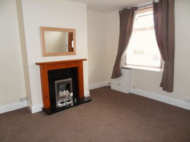  Image of 2 Bedroom Terraced  To Rent at Briggs Avenue  Castleford, WF10 5BB