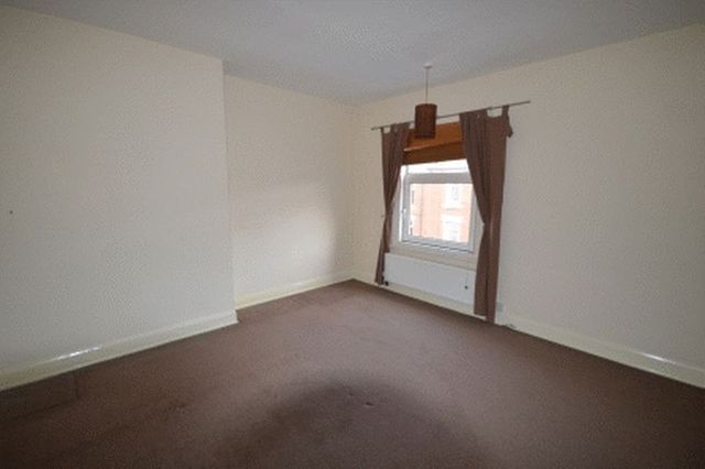  Image of 2 Bedroom Terraced  To Rent at Briggs Avenue  Castleford, WF10 5BB
