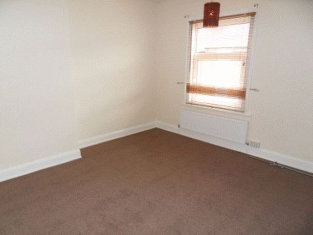  Image of 2 Bedroom Terraced  To Rent at Briggs Avenue  Castleford, WF10 5BB