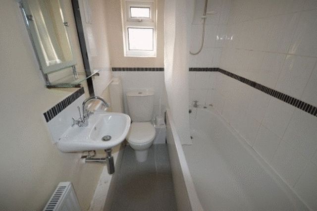  Image of 2 Bedroom Terraced  To Rent at Briggs Avenue  Castleford, WF10 5BB