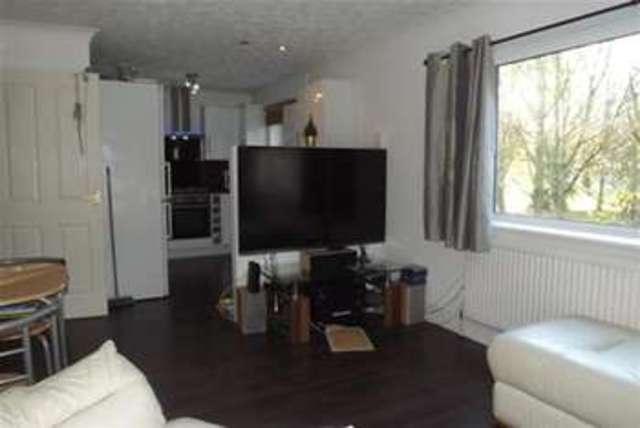  Image of 2 Bedroom Maisonette  To Rent at Basingstoke, RG22 4NQ