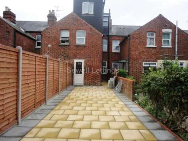 Image of 6 Bedroom Detached  To Rent at Brighton Road  Reading, RG6 1PS