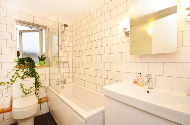  Image of 1 Bedroom Flat  For Sale at Brinkworth Way  Hackney Wick, E9 5LE
