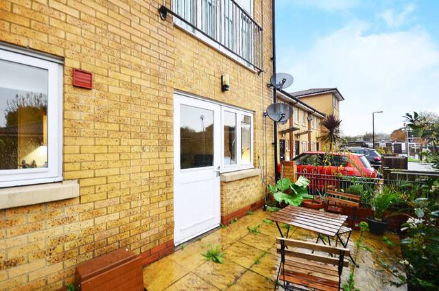 Image of 1 Bedroom Flat  For Sale at Brinkworth Way  Hackney Wick, E9 5LE