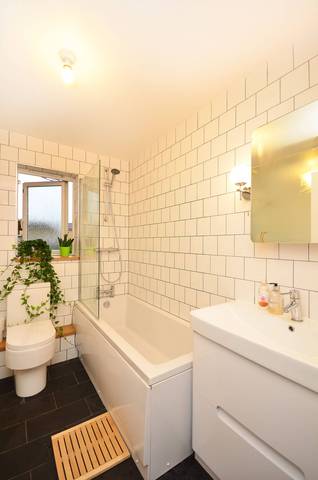 Image of 1 Bedroom Flat  For Sale at Brinkworth Way  Hackney Wick, E9 5LE