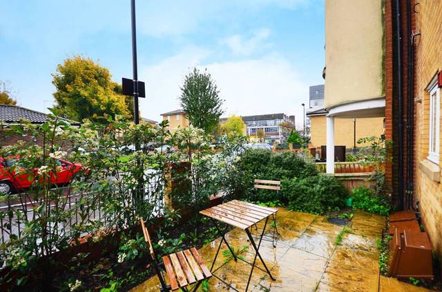  Image of 1 Bedroom Flat  For Sale at Brinkworth Way  Hackney Wick, E9 5LE