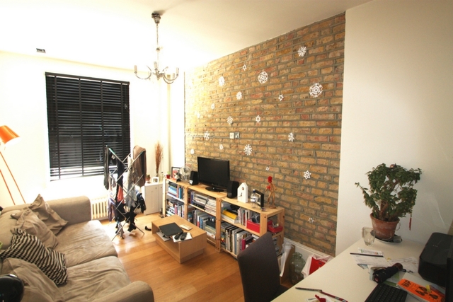  Image of 1 Bedroom Flat  To Rent at Brixton Hill  London, SW2 1QN