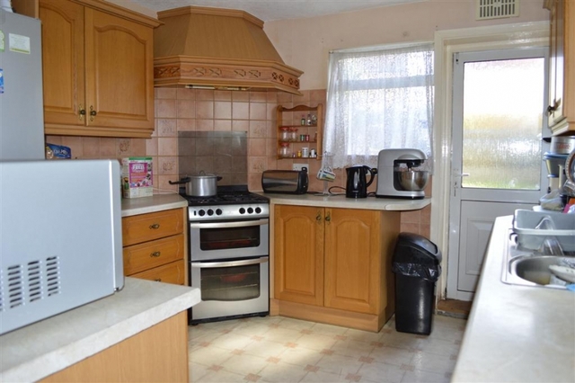  Image of 5 Bedroom Semi-Detached  For Sale at tooting, SW17 0DT