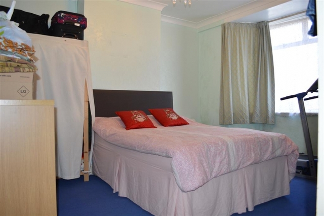  Image of 5 Bedroom Semi-Detached  For Sale at tooting, SW17 0DT