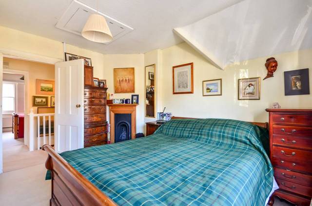  Image of 4 Bedroom Detached  For Sale at Broadwater Road  Tooting, SW17 0DS