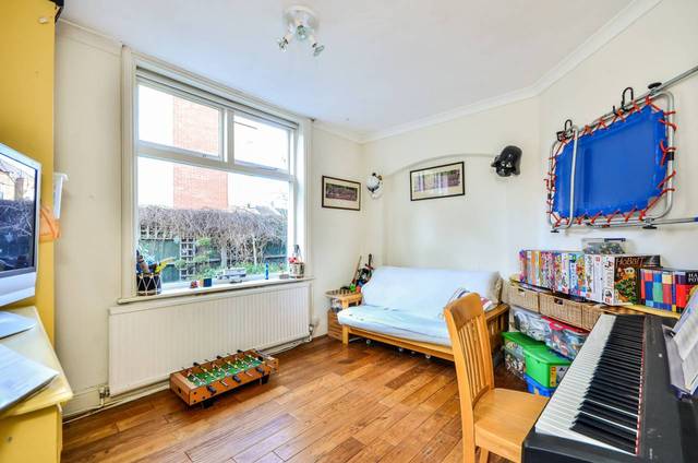  Image of 4 Bedroom Detached  For Sale at Broadwater Road  Tooting, SW17 0DS