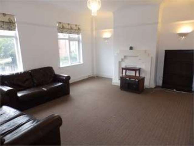  Image of 3 Bedroom Apartment  To Rent at Broadway west Leigh on sea Leigh-on-Sea, SS9 2BU