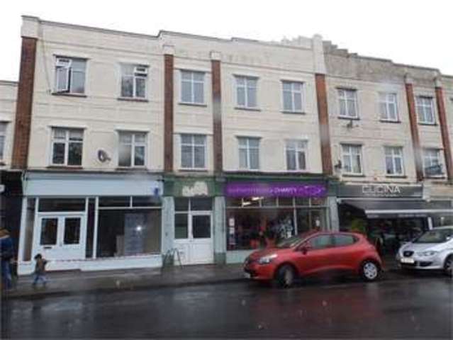  Image of 3 Bedroom Apartment  To Rent at Broadway west Leigh on sea Leigh-on-Sea, SS9 2BU