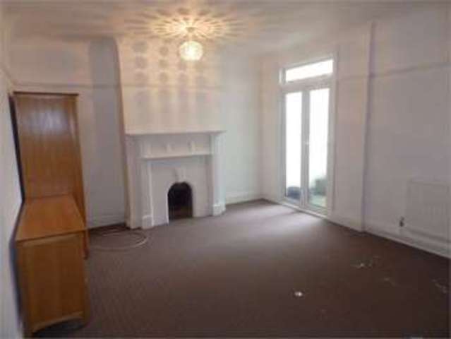  Image of 3 Bedroom Apartment  To Rent at Broadway west Leigh on sea Leigh-on-Sea, SS9 2BU