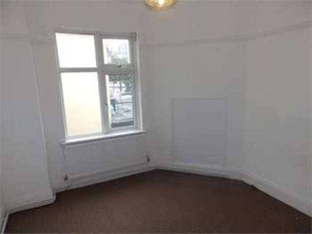  Image of 3 Bedroom Apartment  To Rent at Broadway west Leigh on sea Leigh-on-Sea, SS9 2BU