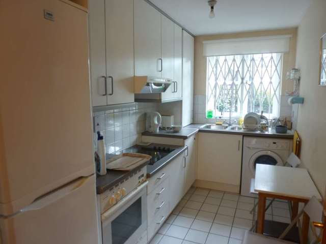  Image of 1 Bedroom Apartment  To Rent at Brompton Park Crescent Fulham London, SW6 1SY