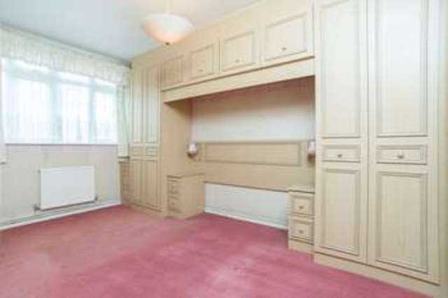  Image of 3 Bedroom Flat  For Sale at London, E14 6BQ